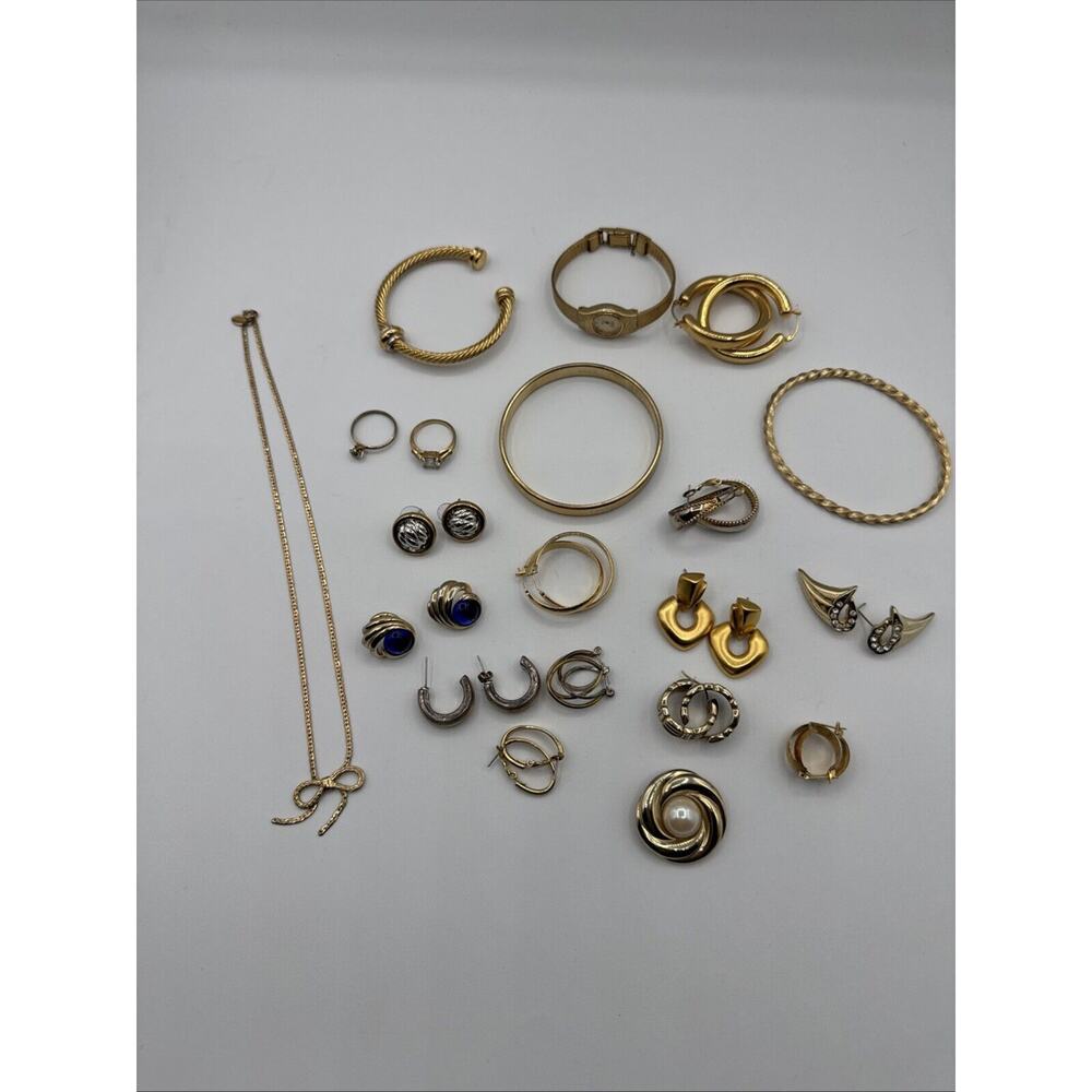 Vtg Gold Tone Jewelry Lot Necklace/Bracelets/Ear Rings/ Avon, Monet, Citizen